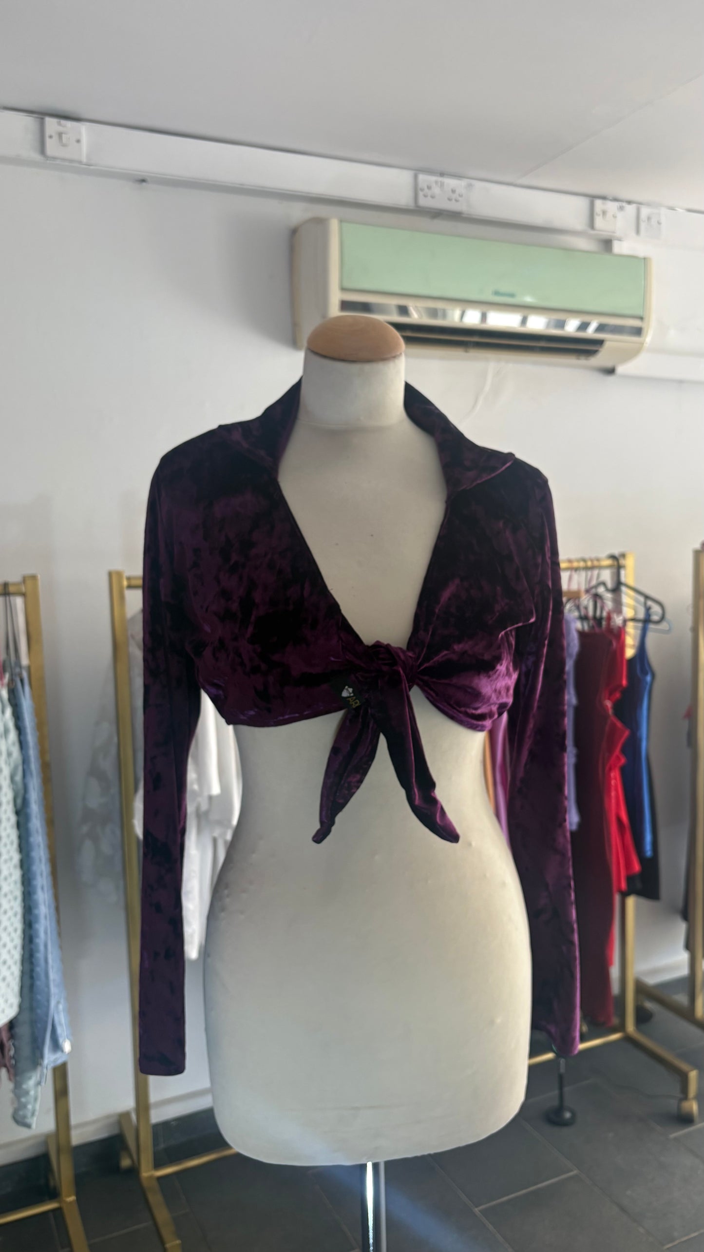 Long Sleeve Top With Colar and Ties
