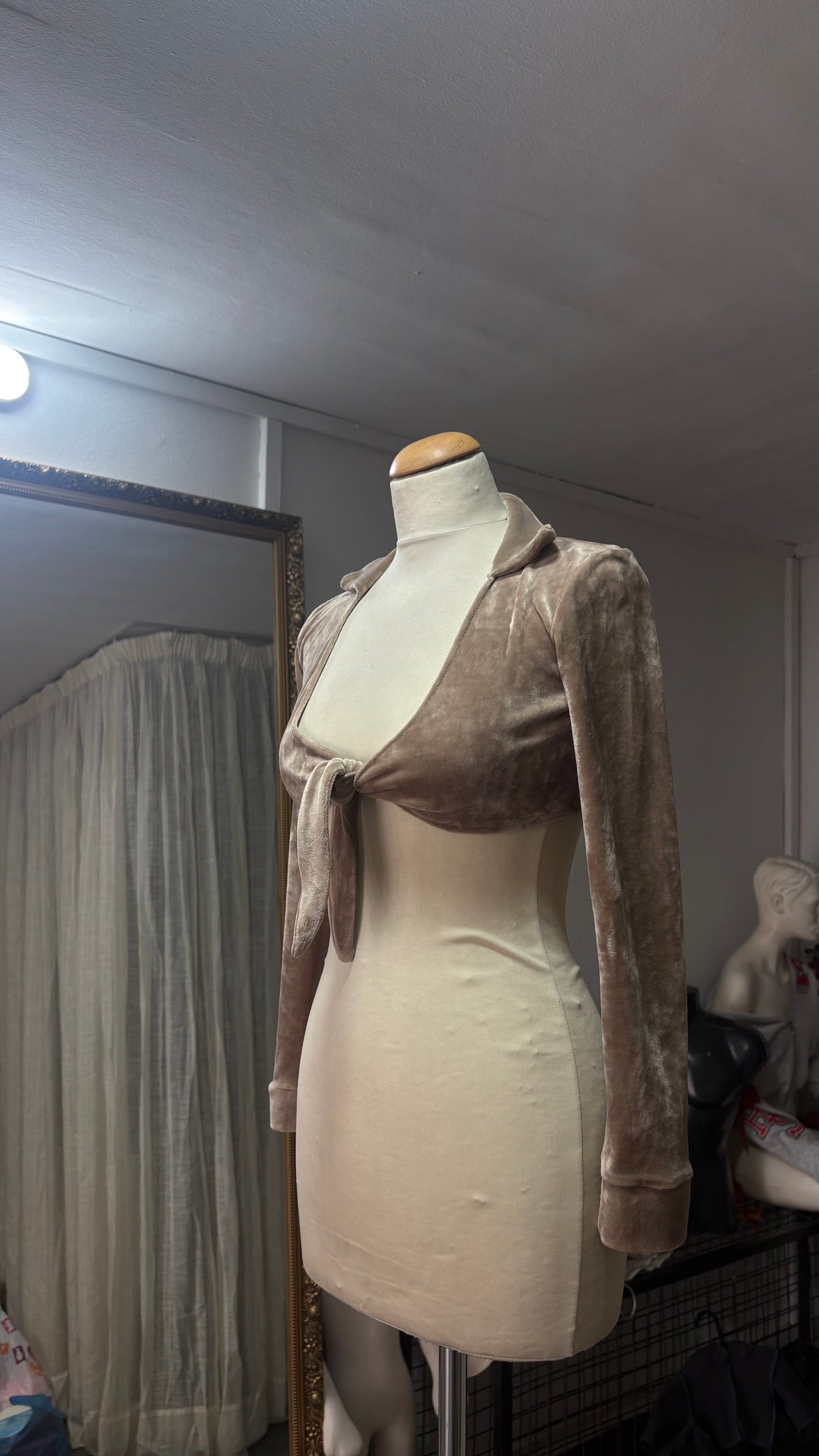 Long Sleeve Top With Colar and Ties